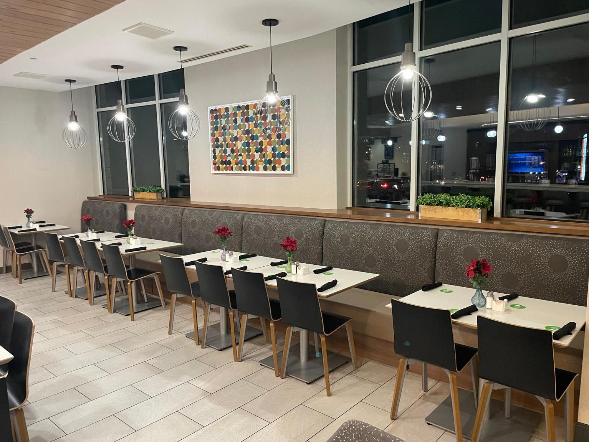 Holiday Inn Atlanta-Gas South Arena Area By Ihg Duluth Exterior photo