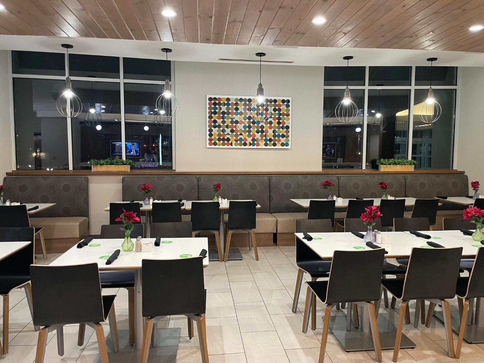 Holiday Inn Atlanta-Gas South Arena Area By Ihg Duluth Exterior photo